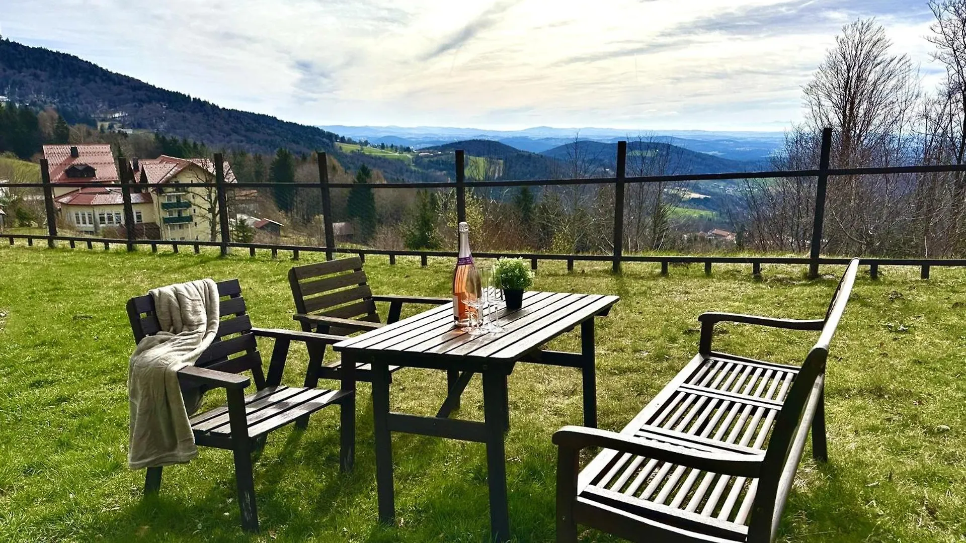 Gemuetliches Alpenblick Berg-Bungalow + Grosser Garten + Netflix! Schofweg Holiday home